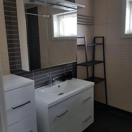 Trivelig Hus I Utkanten Av *