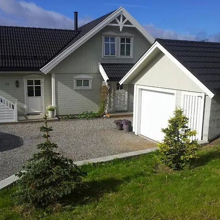 Trivelig Hus I Utkanten Av