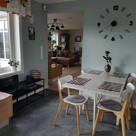 Trivelig Hus I Utkanten Av Vakantiehuis Leknes