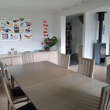 Trivelig Hus I Utkanten Av